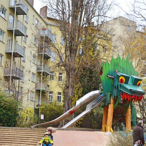 Drachenspielplatz Abenteuerspielplatz Outdoor-Spielplatz Berlin mit Kind