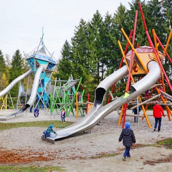 Wildpark Poing in München, ein Ausflugsziel für Familien mit Kinder, Spielplatz, Natur, Tiere füttern