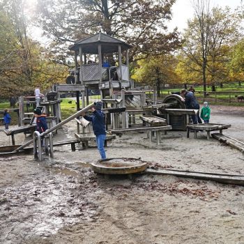 Wildpark Poing in München, ein Ausflugsziel für Familien mit Kinder, Spielplatz, Natur, Tiere füttern