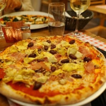 Pizzeria Principale Pizzabar in Düsseldorf Flingern, kinderfreundlich mit Kinderecke, Hochstühlen und Wickelmöglichkeit