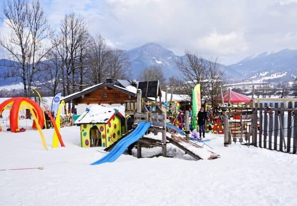 Kinderschneeland Villa Lustig in Lenggries, Brauneck, mit Skikindergarten