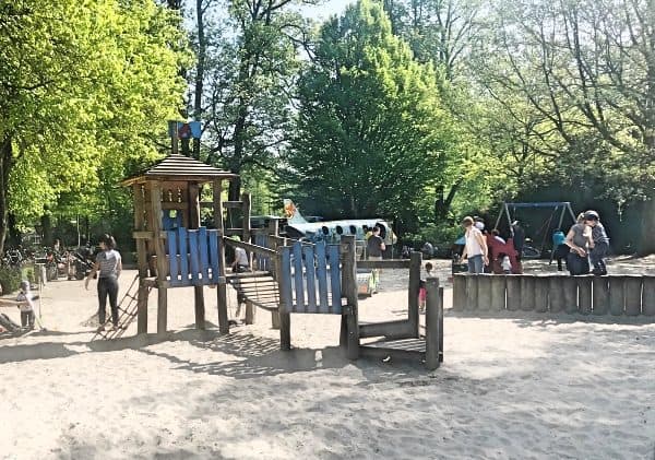 Spielplatz für Kleinkinder in Münster an der Promenade, Kreuzviertel, Flugzeugspielplatz