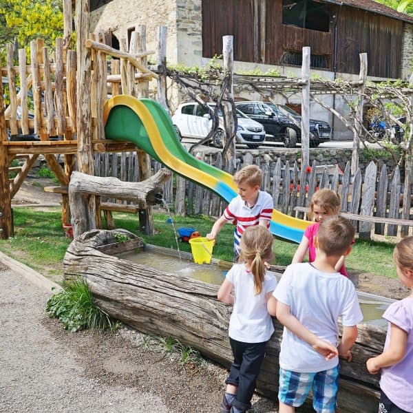 Kinderfreundlicher Gasthof Haidenhof in Marling in Italien mit Spielplatz, kidsfriendly Restaurant with playground