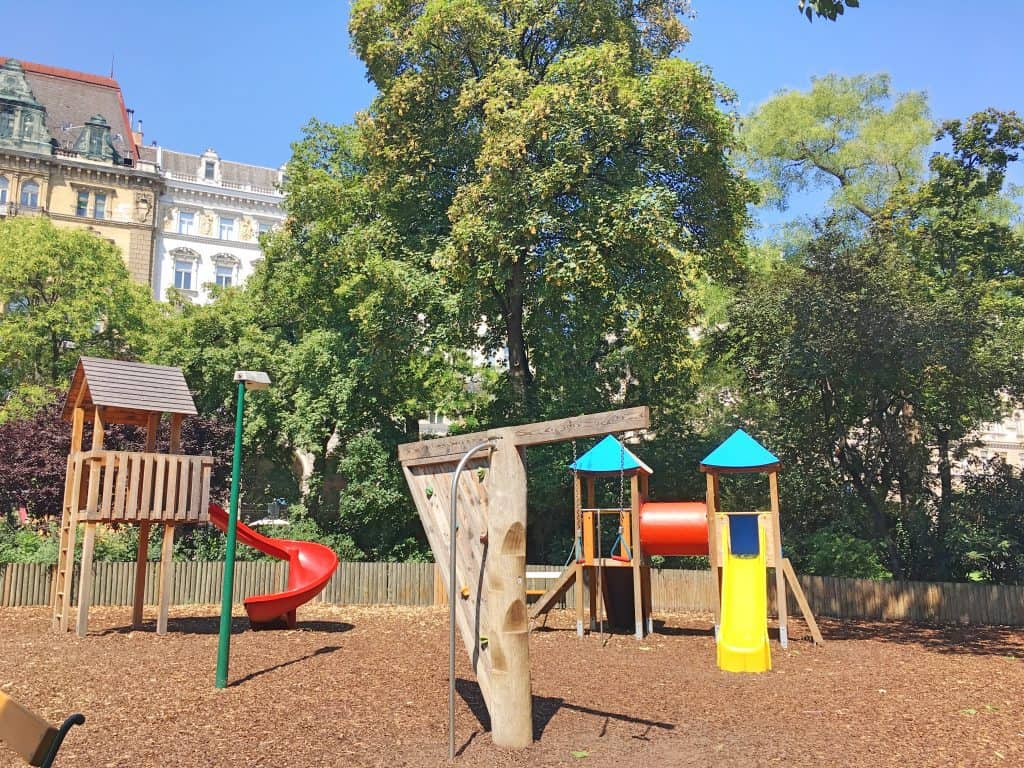 Spielplatz am Rathaus in Wien mit Kind, kinderfreundliche Plätze in Wien für Familien