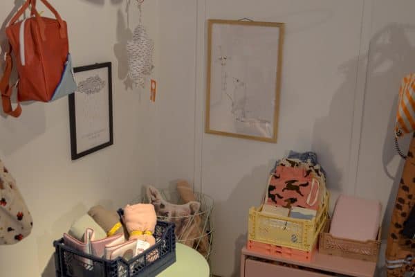 Small Heroes Kinderladen und concept store in Salzburg mit Kind; trendy Kindermode