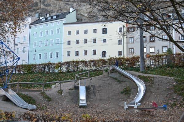Kletterspaß am Spielplatz Franz Josef Kai in Salzburg mit Kindern