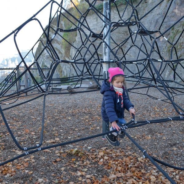 Spielplatz Kletterparcours Müllner Schanze in Salzburg mit Kindern -the urban kids
