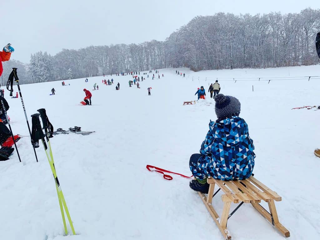 Skigebiet Kreuzmöslberg bei Starnberg, the urban kids, Rodeln und Skifahren mit Kind, Münchener Umland