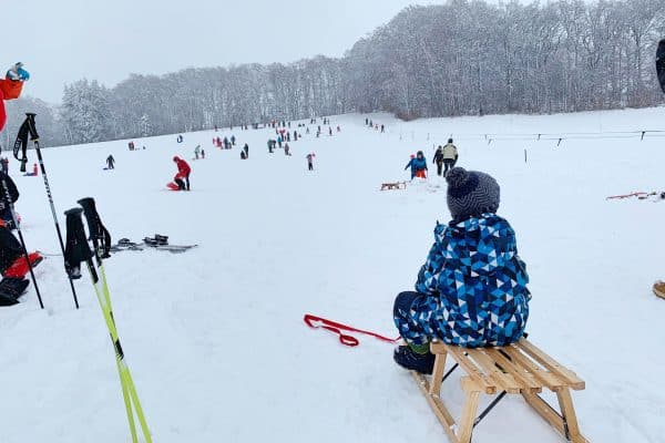 Skigebiet Kreuzmöslberg bei Starnberg, Rodeln und Skifahren mit Kind, Münchener Umland