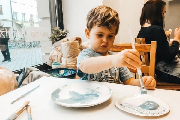 Keramik zum bemalen bei froh + bunter in München mit Kind