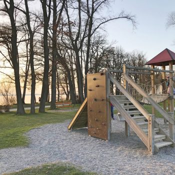 Familienausflug, Chiemsee mit Kind, Spielplatz am Südufer in Übersee
