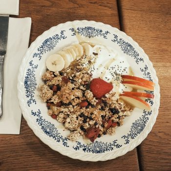 leckeres Granola zum Frühstück in Nimes - Kinderfreundliches Café in Nimes - Frankreich mit Kindern