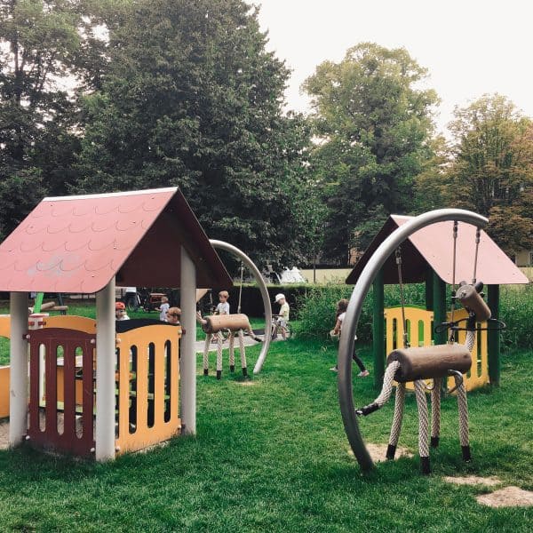 München mit Kind Spielplatz in Bogenhausen Spielplatz Scheinerstrasse_Spielhäuser