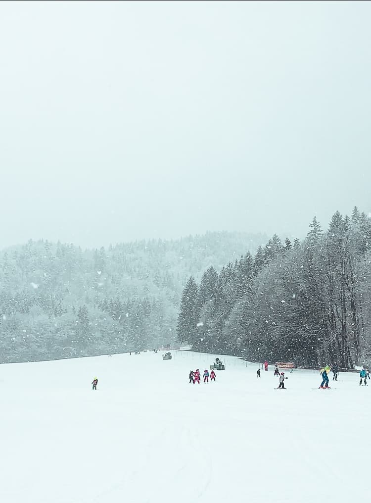 Skifahren mit Kindern an den Hirschbergliften in Kreuth am Tegernsee