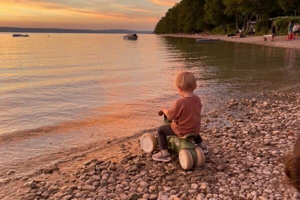 Ausflugsziel am Starnberger See mit Kinder; Schwaiblbar am Starnberger See mit Kindern und Spielplatz und Seezugang