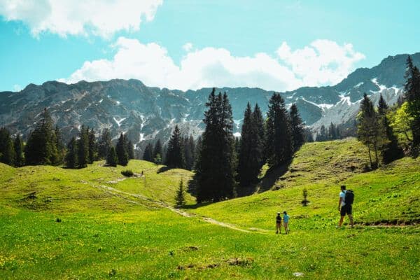 Wandern mit Kindern im Allgäu am Isler in Bad Hindelang mit Einkehr in der Wiedhag Alpe