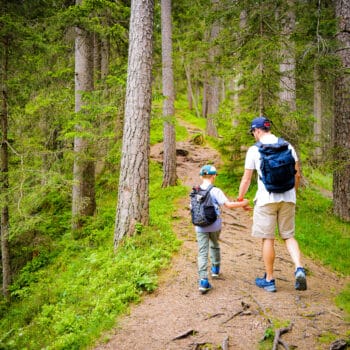 Wandern mit Kindern in der Ramsau am Dachstein: Natur- und Umwelterlebnispfad am Sattelberg namuk Outdoor-Bekleidung für Kinder